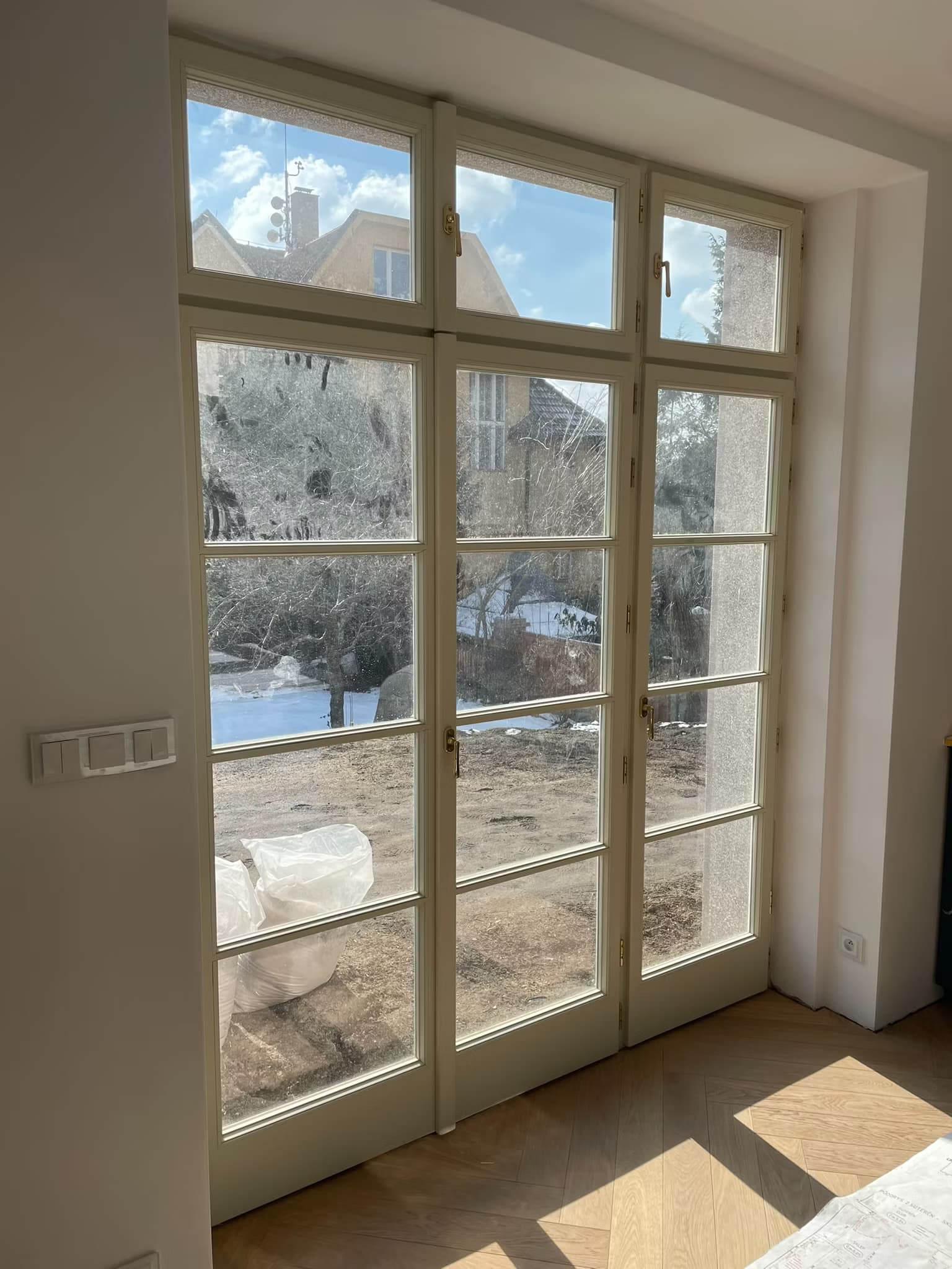 Ukázka produktu okna se skutečným vakuovým sklem fineo od firmy AGC | replikyoken.cz Jaroslav Heindinger