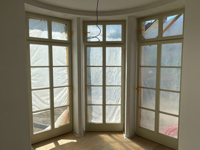 1. Ukázka produktu okna se skutečným vakuovým sklem fineo od firmy AGC | replikyoken.cz Jaroslav Heindinger