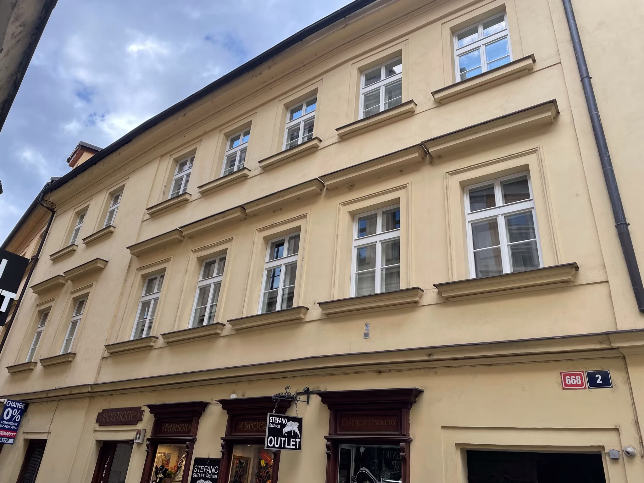 Praha 1 ulice Rybná, repliky oken v památkově chráněném domě realizováno společností Repliky Oken